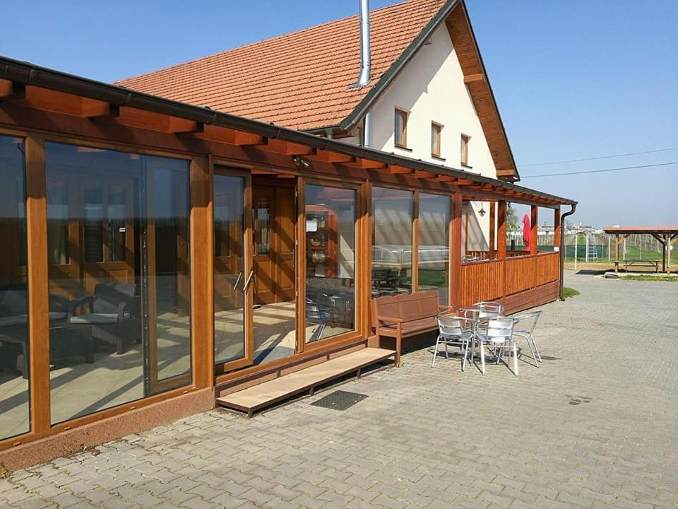 Penzion Kosik Tvrdonice Ngoại thất bức ảnh